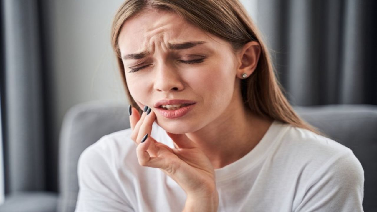 How Tooth Pain and Discomfort Influence Your Mood
